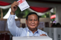 prabowo-subianto-gunakan-hak-pilih-di-pemilu-2024_20240214_104250.jpg