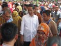 Presiden Jokowi dan Ibu Negara Bagi-Bagi Sembako di Aceh