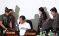 presiden-jokowi-hadiri-rapat-pembangunan-lrt-di-istana_20170207_130050.jpg