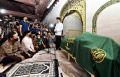 presiden-jokowi-melayat-buya-syafii-di-masjid-gede-kauman_20220527_182621.jpg