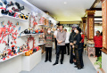 presiden-jokowi-tinjau-pameran-ikm-bali-bangkit_20211228_050149.jpg