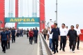 presiden-sapa-warga-di-jembatan-ampera_20190310_173138.jpg