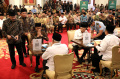 presiden-serahkan-zakat-ke-baznas_20240313_175858.jpg