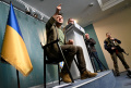 presiden-ukraina-volodymyr-zelensky-gelar-jumpa-pers_20220305_024643.jpg