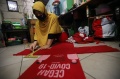 Produksi Celemek Masak Berbahan Tas Bansos Covid-19