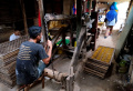 Produksi Kerupuk Mie Pak Anan di Banjaran Bandung