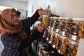 produksi-kue-kering-jelang-lebaran-di-malang_20240322_143820.jpg