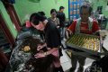 Produksi Kue Kering Jelang Lebaran