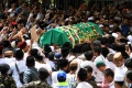 Prosesi Pemakaman Gus Sholah