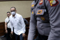 rafael-alun-dituntut-14-tahun-penjara_20231211_183543.jpg
