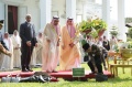 Raja Salman Didampingi Presiden Jokowi Tanam Pohon Ulin di Istana