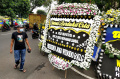 Ratusan Karangan Bunga Duka Cita Untuk Alm Mang Oded