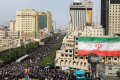 ratusan-ribu-orang-banjiri-jalanan-saat-pemakaman-presiden-iran_20240524_072323.jpg