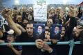 ratusan-ribu-orang-banjiri-jalanan-saat-pemakaman-presiden-iran_20240524_072459.jpg