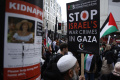 Ratusan Ribu Orang Bela Palestina di London