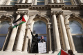 Ratusan Ribu Orang Bela Palestina di London