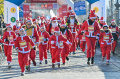 ratusan-sinterklas-ikut-lomba-lari-di-budapest_20231204_070331.jpg