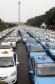 Ratusan Taksi Lakukan Aksi Mogok Di Monas