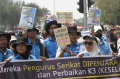 ribuan-buruh-menuntut-pembatalan-uu-omnibus-law_20230810_204155.jpg