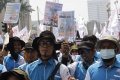 ribuan-buruh-menuntut-pembatalan-uu-omnibus-law_20230810_204257.jpg