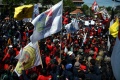 Ribuan Mahasiswa Geruduk DPRD Jatim Tolak UU KPK dan RKUHP
