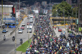 Ribuan Pengendara Motor Protes Pembatasan Mobilitas di Kolombia