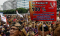 Ribuan Perangkat Desa Gelar Aksi Demo di Depan Gedung DPR RI