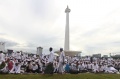 Ribuan Umat Muslim Mulai Memenuhi Lapangan Monas