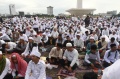 Ribuan Umat Muslim Mulai Memenuhi Lapangan Monas