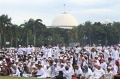 Ribuan Umat Muslim Mulai Memenuhi Lapangan Monas