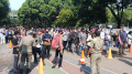Ribuan Warga Antri Untuk Suntik Vaksin Covid-19 di Tangerang