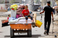 ribuan-warga-palestina-mengungsi-dari-rafah-jelang-serangan_20240512_125615.jpg