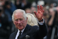 Ribuan Warga Sambut Raja Charles III di Istana Buckingham