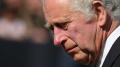 Ribuan Warga Sambut Raja Charles III di Istana Buckingham