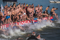 Ritual Berenang di Air Dingin Umat Ortodoks Serbia