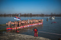 ritual-berenang-di-air-dingin-umat-ortodoks-serbia_20220120_175607.jpg