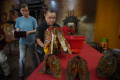 Ritual Memandikan Patung Dewa di Wihara Amurva Bhumi