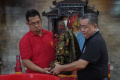 Ritual Memandikan Patung Dewa di Wihara Amurva Bhumi