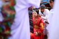 Ritual Tusuk Pipi pada Festival Vegetarian di Thailand
