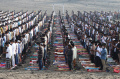 salat-idul-fitri-1443-h-di-gumuk-pasir-parangtritis_20220502_123345.jpg
