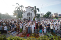 salat-idul-fitri-1445-h-di-depan-gereja-koinonia-jatinegara_20240410_091952.jpg