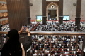 Salat Tarawih 1445 H di Masjid Istiqlal