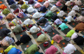 salat-tarawih-pertama-di-masjid-pusdai-jabar_20220402_214903.jpg