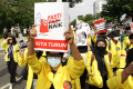 Saling Dorong Warnai Demo Mahasiswa di Patung Kuda