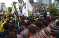 Saling Dorong Warnai Demo Mahasiswa di Patung Kuda