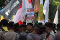 Saling Dorong Warnai Demo Mahasiswa di Patung Kuda