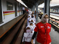 Sambut Hari Anak Nasional, Siswa SD Tour Stasiun KRL