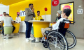 sambut-hari-pelanggan-nasional-ceo-indosat-layani-pelanggan_20230905_022902.jpg