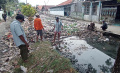 sampah-di-kali-kaya-teluk-naga-kab-tangerang-dikeluhkan-warga_20220419_212328.jpg