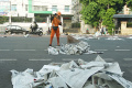 Sampah Koran Bekas Alas Salat Idul Adha 
